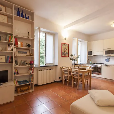 Altido Warm Flat For 4, Located In Quiet Area Génova