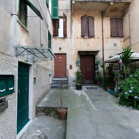 Altido Warm Flat For 4, Located In Quiet Area Génova